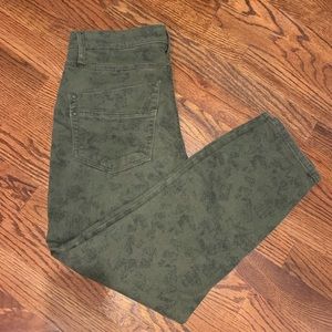 Rock & Republic Green star crops